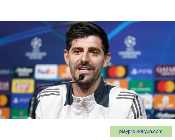 库尔图瓦身高优势显著，赛场表现令人瞩目，球队防线稳固值得关注