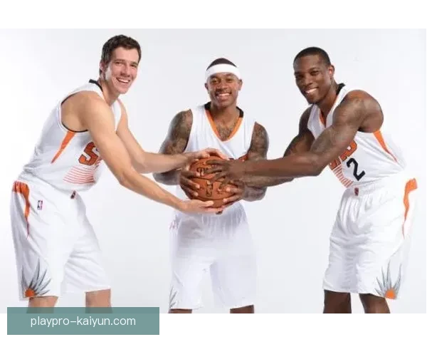 戴维斯近期边路突破表现稳健，引发对其在球队战术中的重要性关注